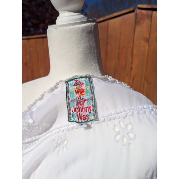 Johnny Was White Cutout Floral Tank Top Eyelet Casual Blouse - Picture 3 of 3